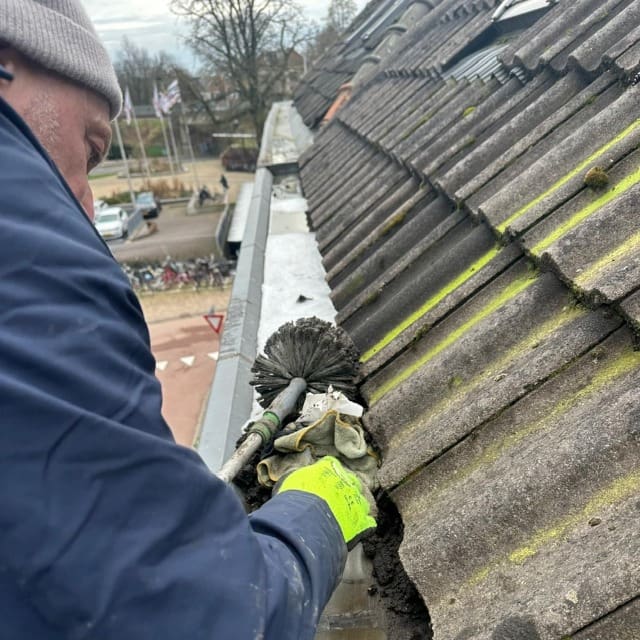 Dakgoot onderhoud Utrecht - Dakgoot schoonmaken + Reparatie