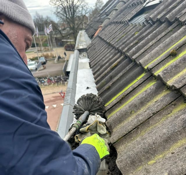 Dakgoot schoonmaken en dakgoot repareren Noord Holland